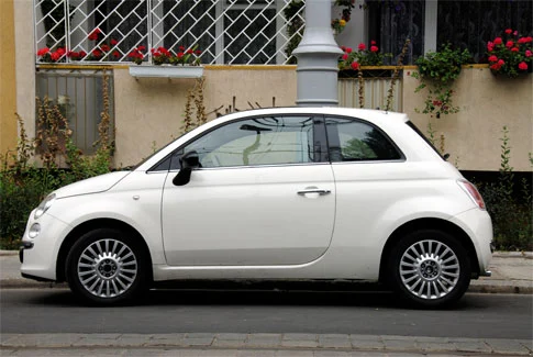 weißer Fiat 500 – Beispiel für Gebrauchtwagenankauf Lutherstadt Eisleben